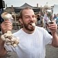 Dude Eats 33 Raw Cloves of Garlic in Just 60 Seconds