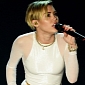 EMAs 2013: Miley Cyrus Performs Twice – Video