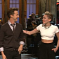 Edward Norton Gets a Helping Hand from Alec Baldwin, Miley Cyrus on SNL – Video