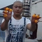 Entertainer Juggles 7 Balls with His Mouth − Video