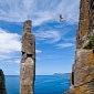 Extreme Highwire Cross Finds Adrenaline Seekers 210ft (64m) Above the Ocean