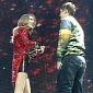 Fan Crashes the Stage at the Taylor Swift London Show – Video