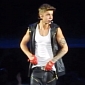 Fan Throws iPhone on Stage at Justin Bieber Concert, He Puts It in His Pants