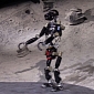 German Robo Ape, iStruct, Learns How to Walk on Two Legs