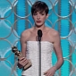 Golden Globes 2013: Anne Hathaway Is Thankful for the “Lovely Blunt Object”