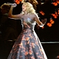 Grammys 2013: Carrie Underwood’s Dress Turns into Butterflies – Video