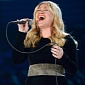 Grammys 2013: Kelly Clarkson Pays Tribute to the Classics