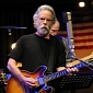 Grateful Dead Guitarist Bob Weir Collapses on Stage in NYC – Video