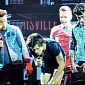 Harry Styles of One Direction Gets Pantsed on Stage – Video