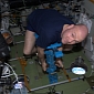 How to Weigh Things or Astronauts in Space – Video