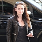 “Inconsolable” Kristen Stewart Hasn’t Showered in Days