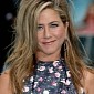 Jennifer Aniston to Get the “Batwing Lift” to Rid Herself of Dreaded Bingo Wings