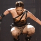 Jennifer Lopez Falls During 2009 AMAs Performance