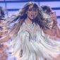 Jennifer Lopez Shakes Her Tailfeather on American Idol Finale