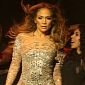 Jennifer Lopez Turns On the Waterworks in Concert – Video