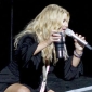 Jessica Simpson Finds a Way to Avoid Wardrobe Malfunctions