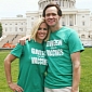 Jim Carrey, Jenny McCarthy Have Words in the Press