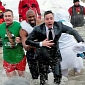 Jimmy Fallon Jumps into Freezing Lake Michigan for Charity – Photo