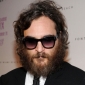 Joaquin Phoenix Gets Physical with Heckler