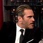 Joaquin Phoenix Reveals He’s Engaged to Yoga Instructor on David Letterman – Video