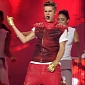 Justin Bieber Thrills Fans at 2012 MuchMusic Awards