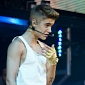 Justin Bieber Wipes the Floor with Argentina’s Flag, Apologizes – Video