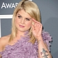 Kelly Osbourne Commits Huge Faux Pas with Sweaty Armpits on Red Carpet