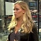 Kendra Wilkinson Would Be “Dumb” to Divorce Hank Baskett, Says Kendra – Video