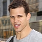 Kris Humphries Hands In Girlfriend to FBI over Extortion Attempt