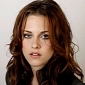 Kristen Stewart's New Pooch Is “Emotionally Manipulative” – Video
