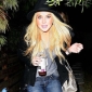 Lindsay Lohan Stays Sober with Kombucha Tea