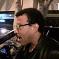 Lionel Richie Wants You to Know He’s Not Khloe Kardashian’s Father – Video