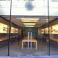 London Rioting Prompts Apple to Close Stores, Clear Out Stock