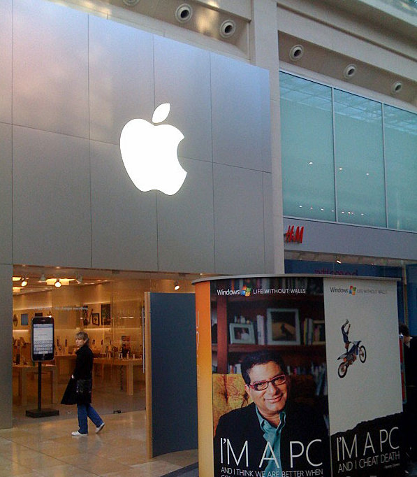 MS Blocks Apple Store Entrance with I'm a PC Kiosk