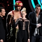 MTV Movie Awards 2012: Joe Manganiello Sweeps Elizabeth Banks Off Her Feet