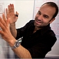 Mark Shuttleworth Talks About Canonical's Conflict with KDE and GNOME Developers