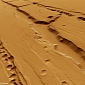 Martian Microbes May Endure in Pit-Chains