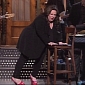 Melissa McCarthy Falls in SNL Opening Monolog – Video