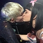 Miley Cyrus Makes Out With Random Female Fan at Latest Concert - Video