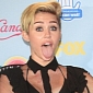 Miley Cyrus Says She Wanted to “Make History” at the VMAs – Video