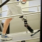 Mind-Controlled Robotic Leg Enables a 32-Year-Old to Truly Live Again – Video