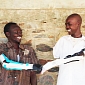 Not Impossible Labs Distributes Prosthetic Arms in Sudan for $100 / €74