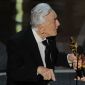 Oscars 2011: 94-Year-Old Kirk Douglas Steals the Show