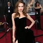 Oscars 2012: Angelina Jolie's Right Leg Steals the Show