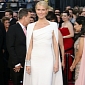 Oscars 2012: Gwyneth Paltrow Wears a Cape