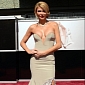 Oscars 2013: Brandi Glanville’s Dress Nearly Falls Off – Photo