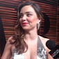 Oscars 2014: Orlando Bloom, Miranda Kerr Have Red Carpet Run-in – Video