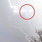 Passenger Plane Was Struck by Three Lightning Bolts at Once Over Birmingham