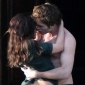 Pattinson and Stewart Share First Kiss in ‘New Moon’