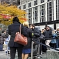 People Are Still Queuing Up to Buy the iPhone 5s